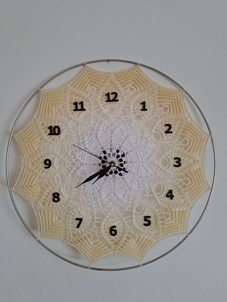 Háčkované Hodiny Alwira / Autorem návodu: Z-art, vyrobeno Lecha.cz Handmade and Home Decor